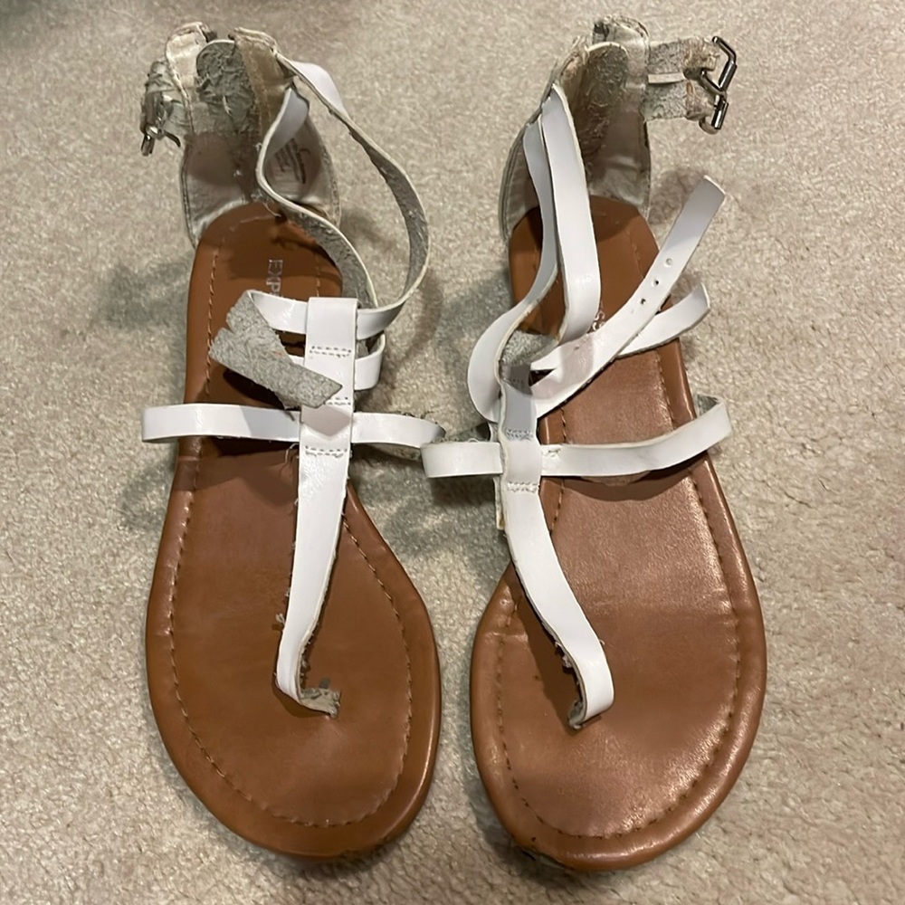 VINTAGE Express gladiator kitten heeled sandals. Size 6.